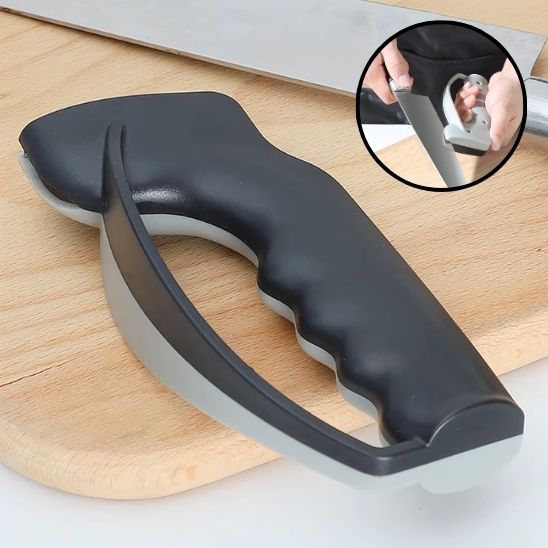 Aiguiseur portable en action, couteau affûté rapidement en déplacement