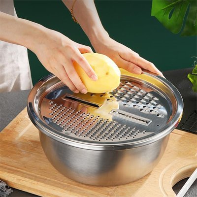 Coupe-légumes KitchenMaster en action, légumes râpés et tranchés finement