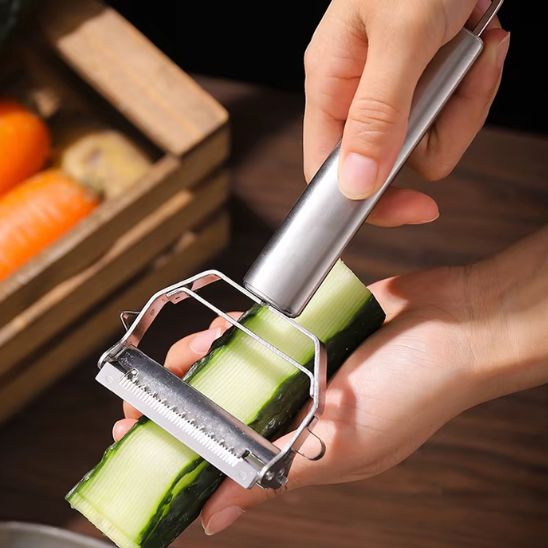 Économe de cuisine idéal cadeau, pratique et indispensable pour tout cuisinier amateur