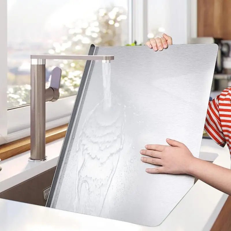 Planche à découper acrylique noire, design élégant et rebord hygiénique intégré
