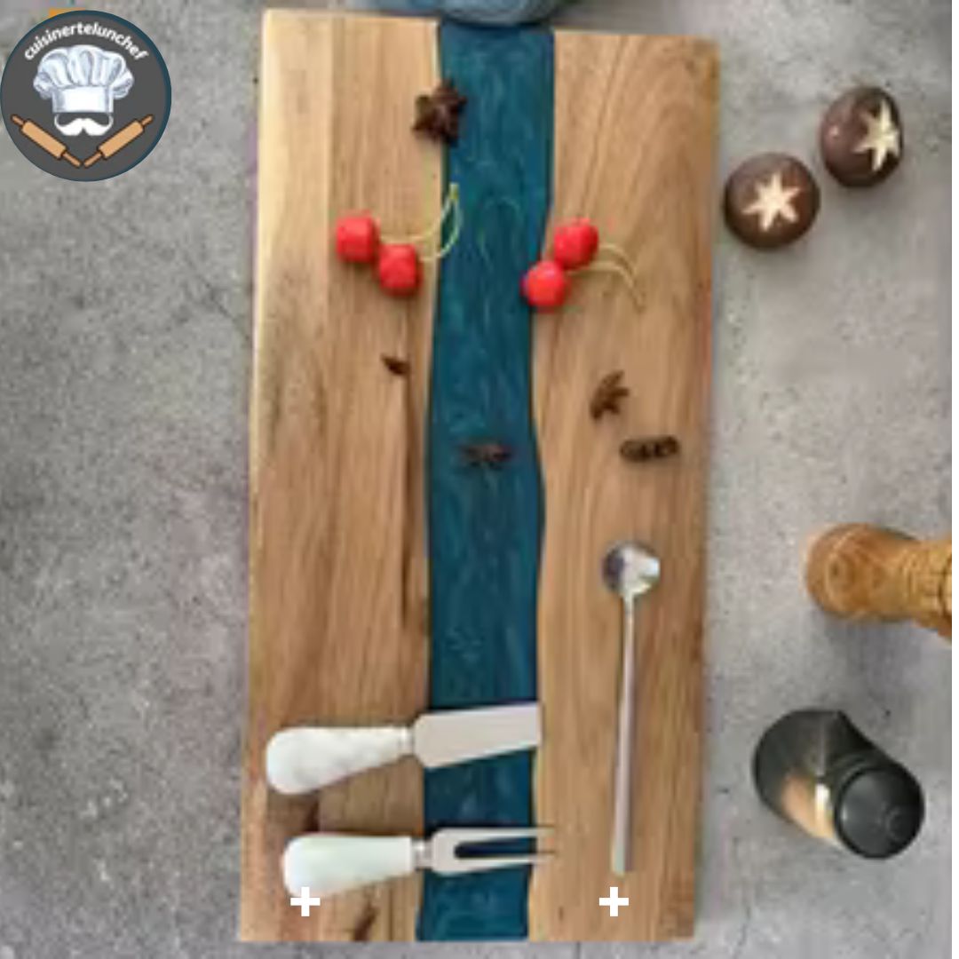 Planche bois résine bleue artisanale, pièce unique alliant nature et design contemporain