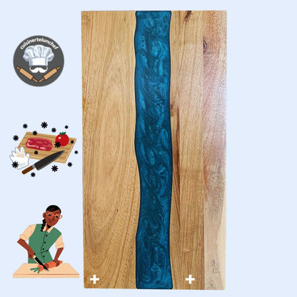 Planche à découper bois résine bleue, chaque pièce unique aux coulées de résine exclusives