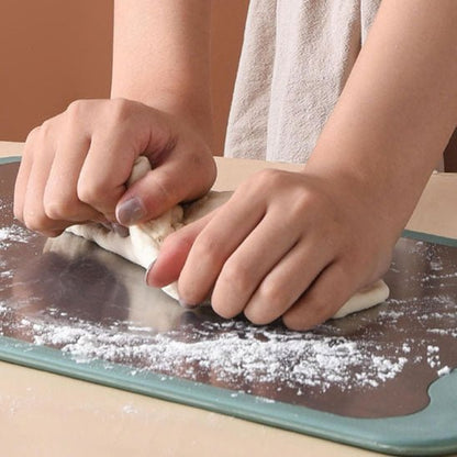 Planche inox et plastique hygiénique, surfaces non poreuses faciles à désinfecter