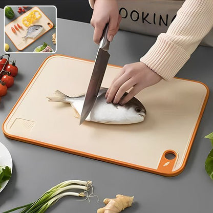 Planche double face paille de blé en action, deux surfaces de découpe en un seul outil