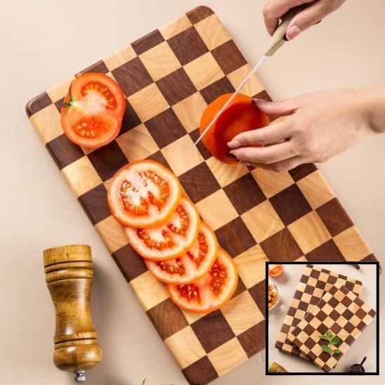 Planche à découper damier bois, motif géométrique intemporel qui embellit la cuisine