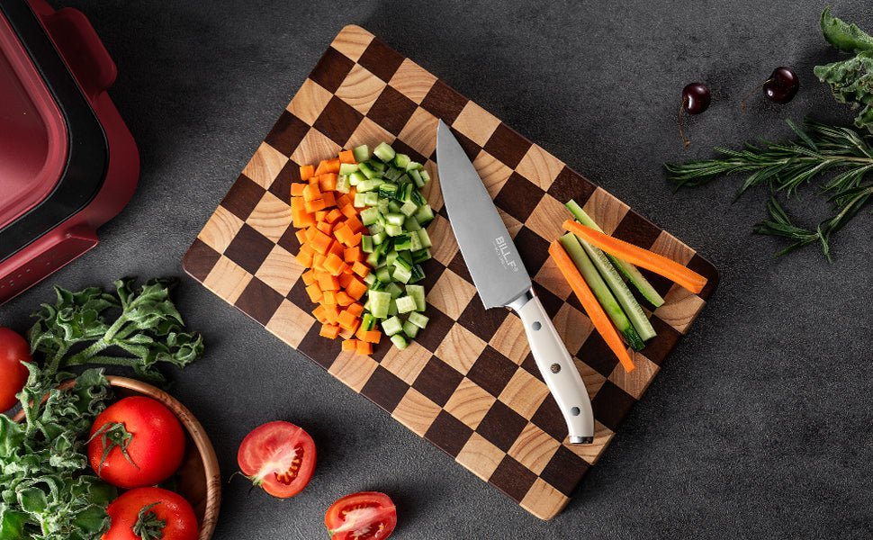 Planche bois motif damier résistante, construction robuste pour un usage quotidien intensif