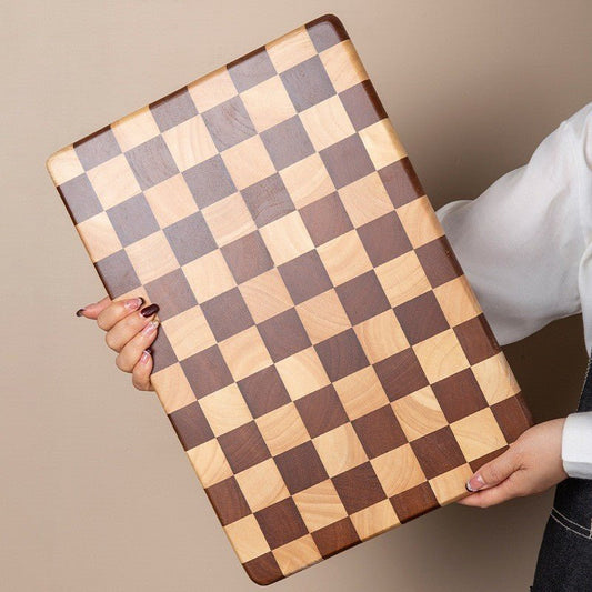 planche à découper en bois avec motif damier - cuisinertelunchef
