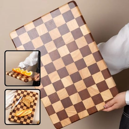 Planche bois motif damier avec rainure anti-jus, découpe viandes sans éclaboussures