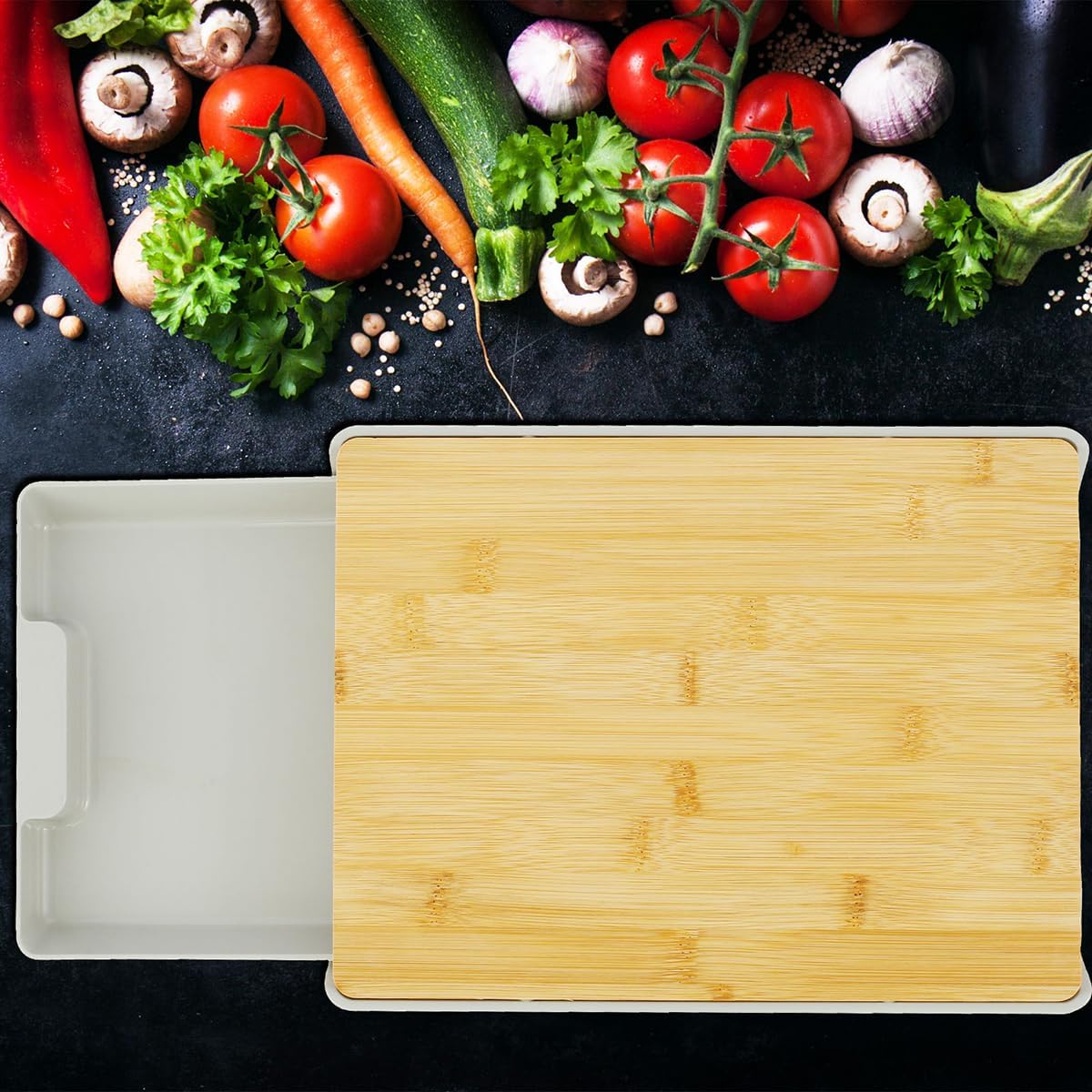 Planche bois tiroir coulissant intégré, gain de place et organisation optimale en cuisine