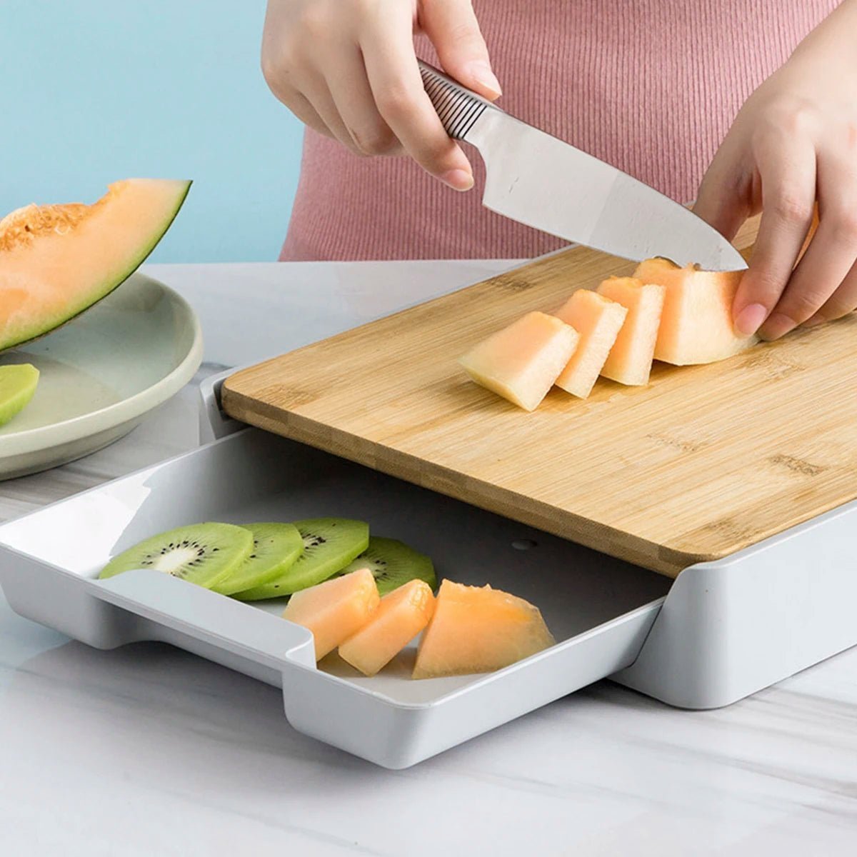 Planche à découper bois avec tiroir, rangement pratique pour couteaux et accessoires