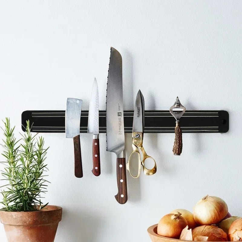 Porte couteaux support magnétique design épuré, s'intègre élégamment dans toute cuisine moderne