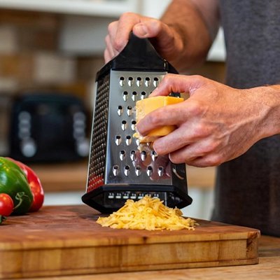 Râpe à fromage ergonomique design compact pour cuisine pratique