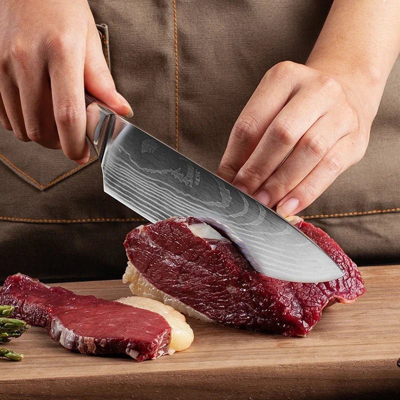 Set couteaux japonais bloc en action, précision japonaise pour cuisine quotidienne